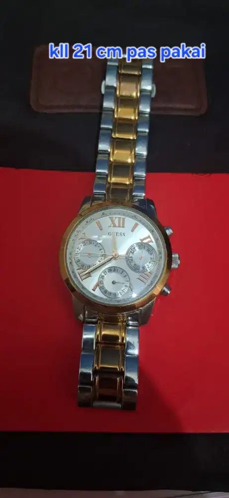 Jam tangan Guess
WO448L4 guess steel
Water resistant
Limited edition
B