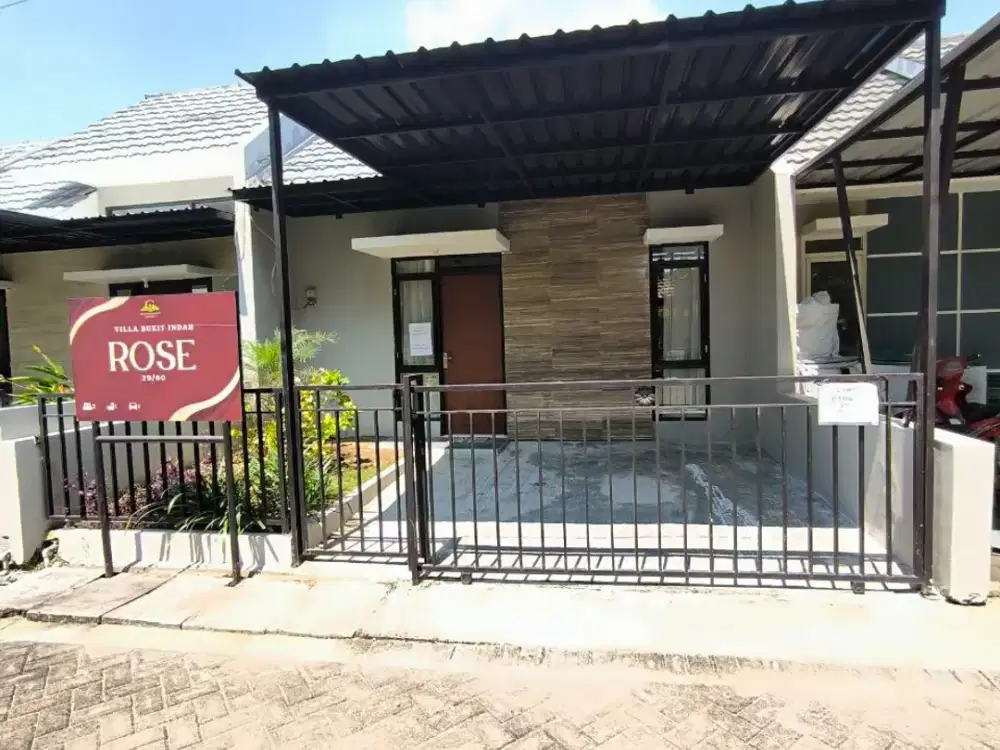 Rumah Siap Huni di Kedamean Gresik Listrik 1300 Watt Row Jalan 2 Mobil Longgar