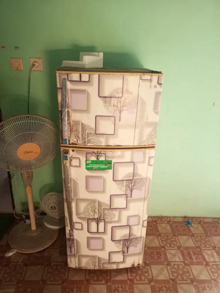 Kulkas 2 pintu Sharp rusak