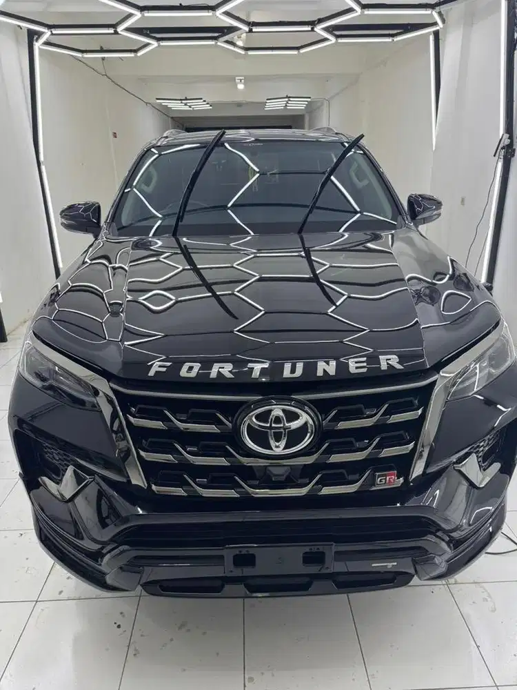 Fortuner GR Vrz 2021 low Km