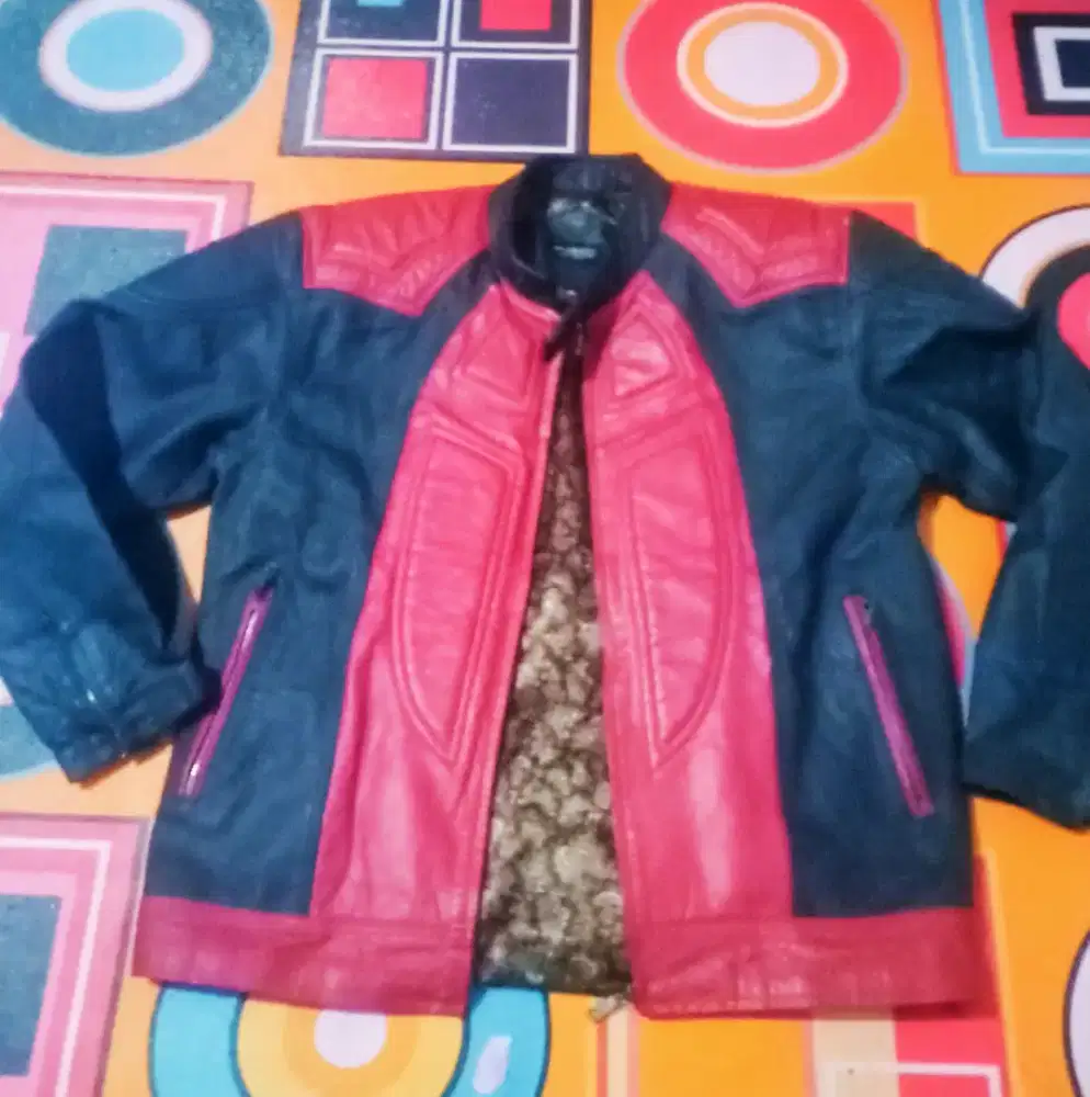 Jaket kulit merah hitam