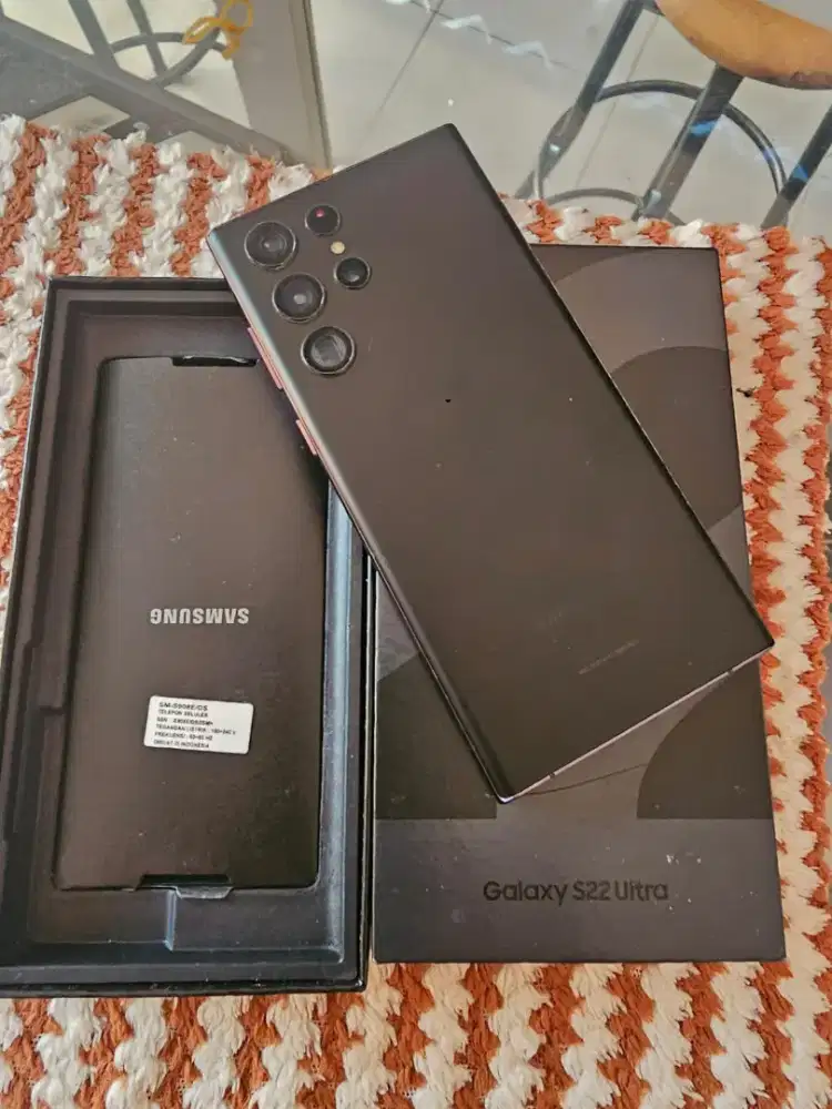 Samsung Galaxy S22 Ultra Black Ram 12/256gb Lengkap Mulus