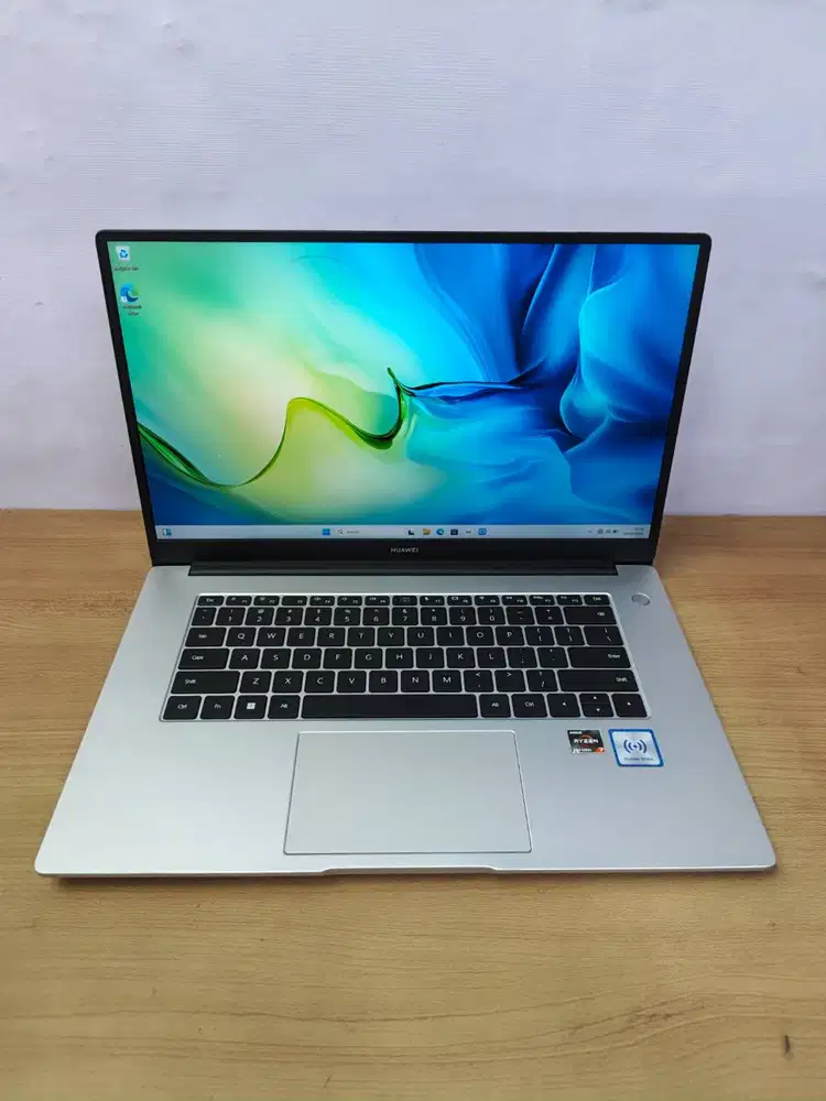 HUAWEI MATEBOOK D15 AMD RYZEN 7 5700U RAM 8GB SSD 512GB 15'