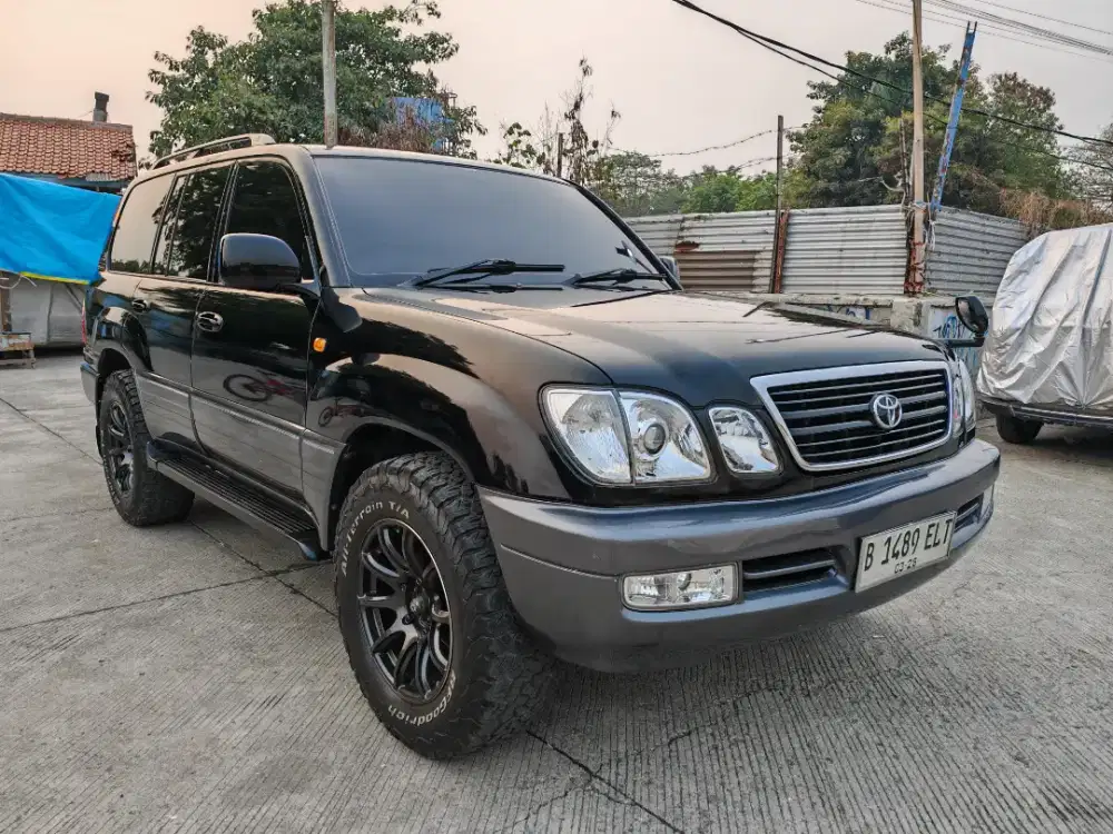 Toyota landcruiser cygnus bensin 4.7cc v8 4x4 2002pmk hitam Matic