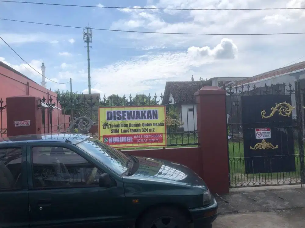 DISEWAKAN  RUMAH + TANAH LUAS 324 m² STRATEGIS UNTUK USAHA