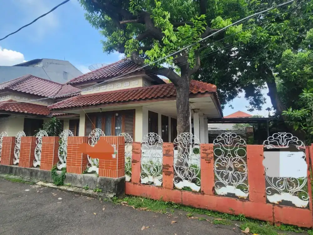 RUMAH LUAS COCOK UNTUK USAHA DI DAERAH PREMIUM TEBET RAYA JAKARTA SELATAN