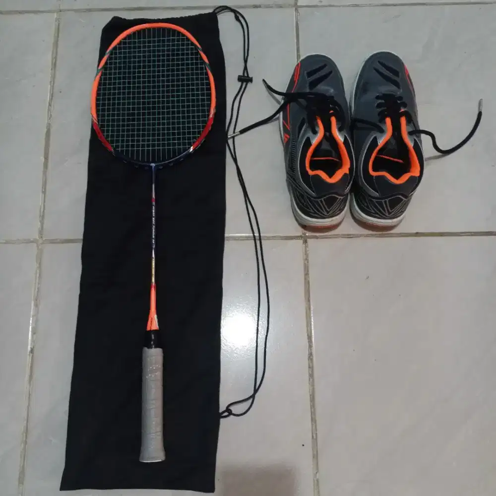 Raket badminton+sepatu (sepaket)