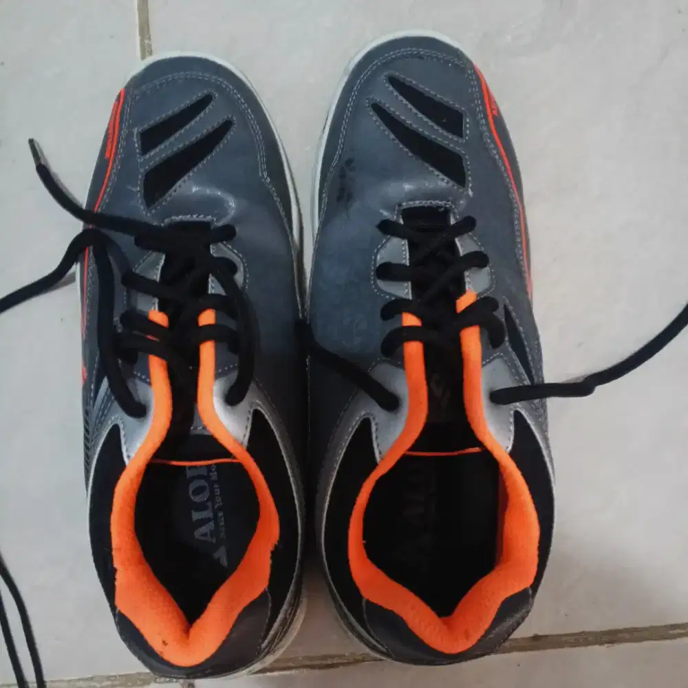 sepatu olahraga (sz 40) (masih baru)