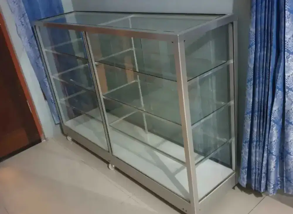 Etalase panjang 2 Meter