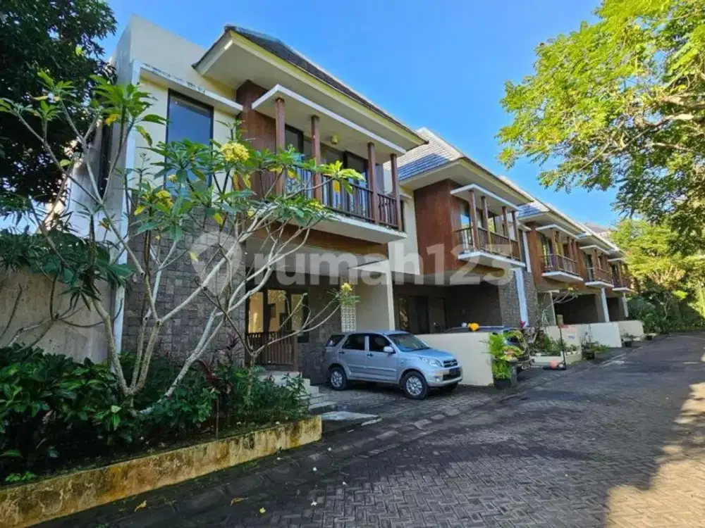 Rumah Lingkungan Expat 2 Lantai,Bebas Banjir Dekat Gwk
