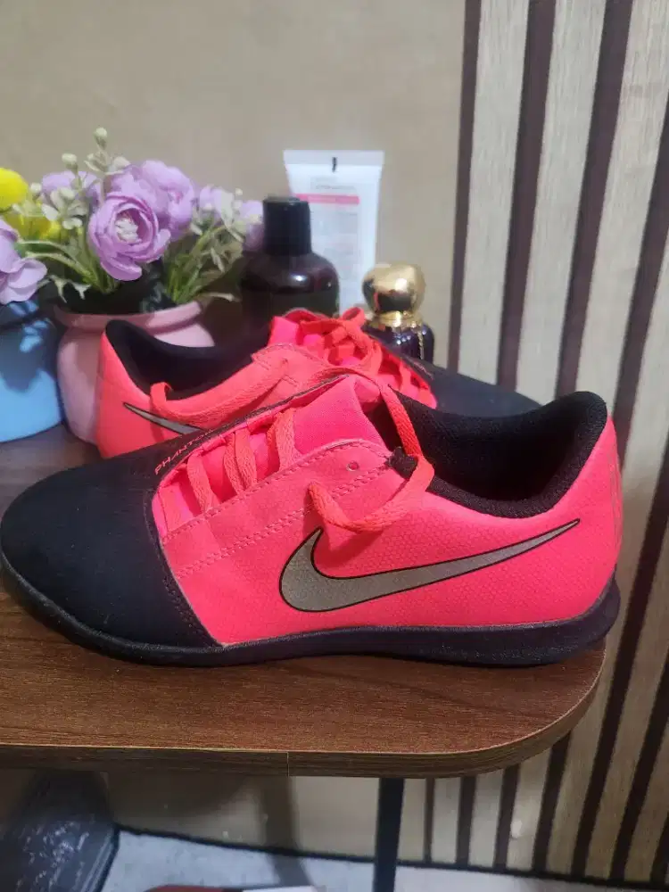 Sepatu futsal original nike phantom ukuran 37