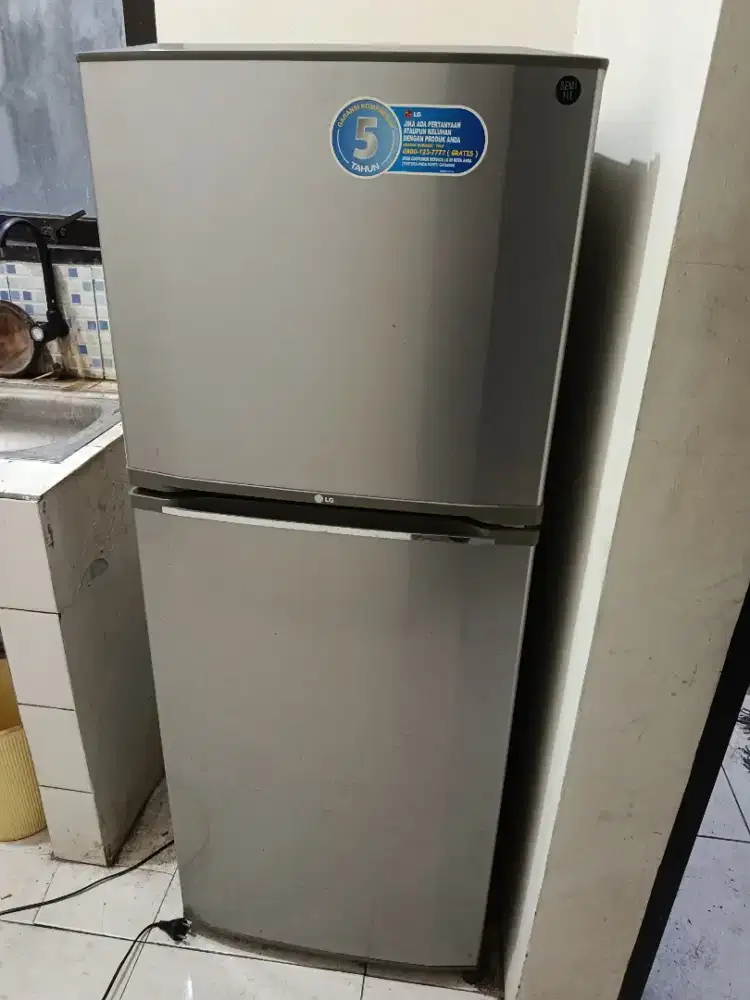 Dijual kulkas lg 2 pintu