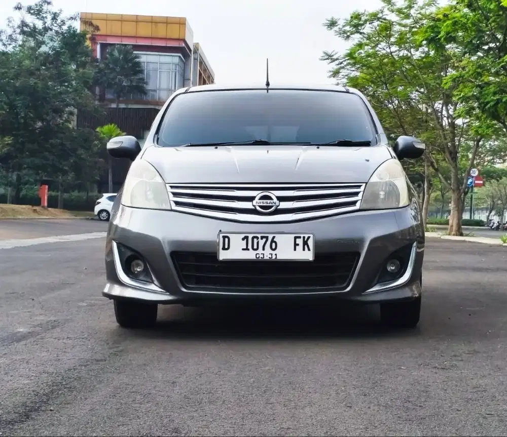 Nissan grand Livina SV matic 2013 grey