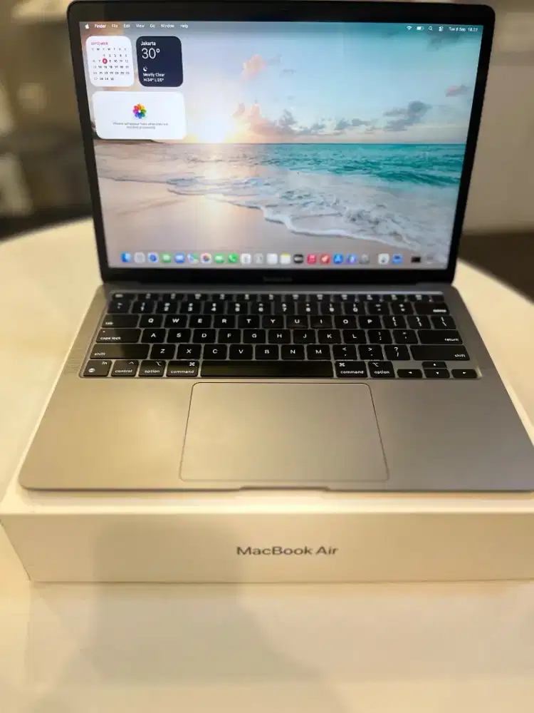 MacBook Air 2020 M1/8/256GB ex Ibox Fullset Mulus