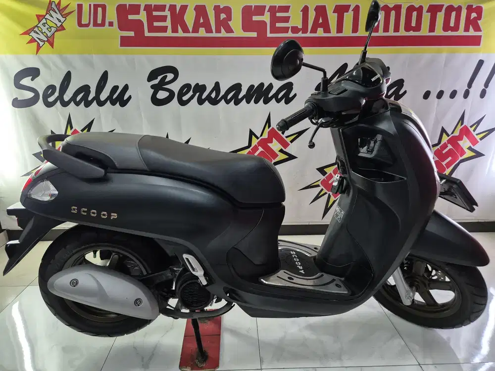 Scoopy Prestige hitam super