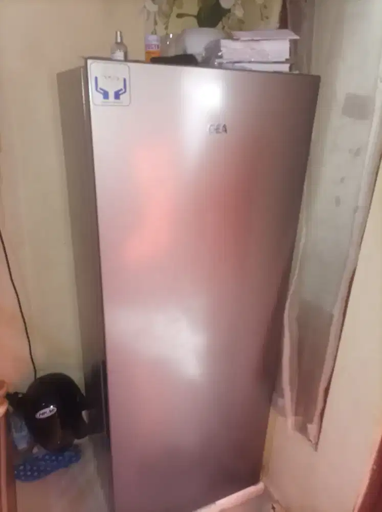 Kulkas frezer baru 2 bulan pakai