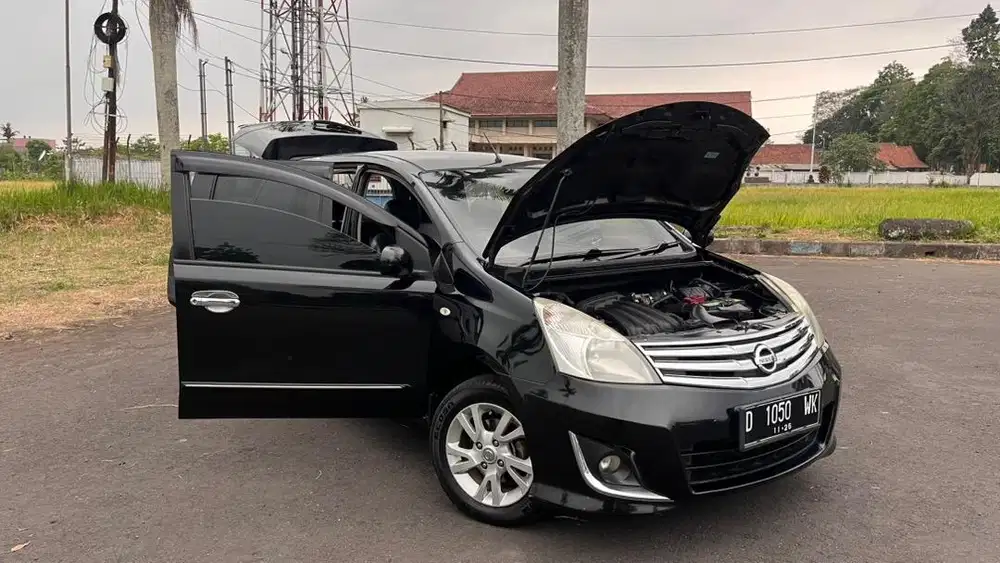 GRAND LIVINA XV 2013