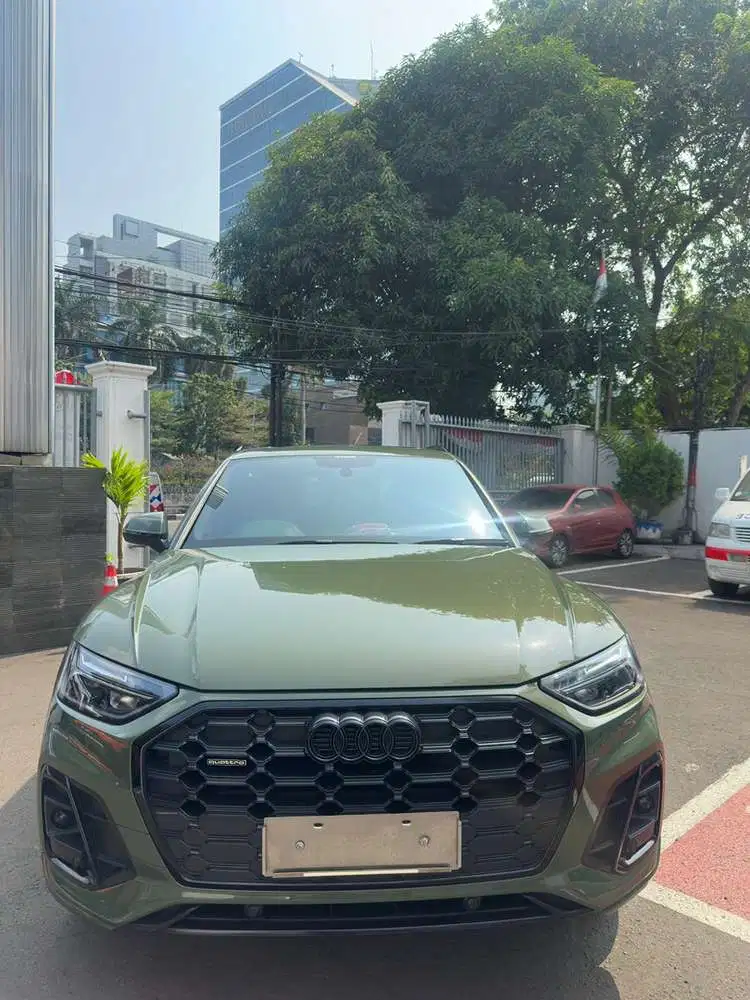 Rare Color Audi Q5 Quatro districk green