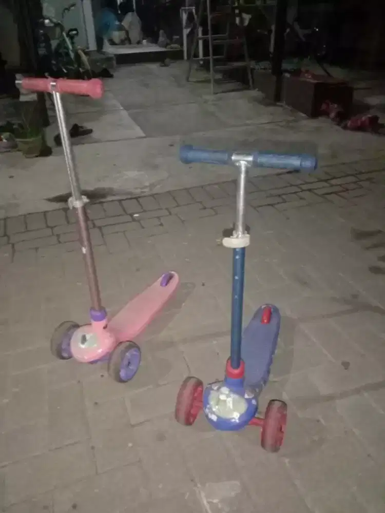 Di jual skuter anak