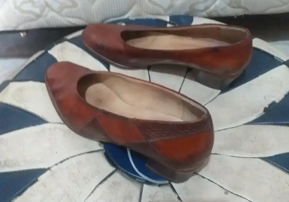 Sepatu KULIT OOGL ORI
Uk 39 bsTT HP