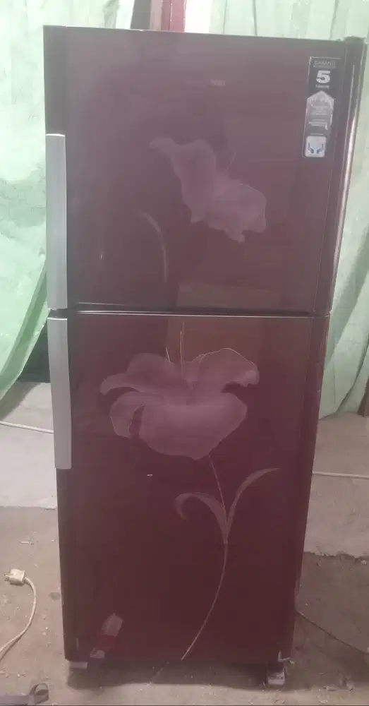 Kulkas 2 pintu POLYTRON.( Diantar Free Dalam Kota Padang  Luar Kota Pa