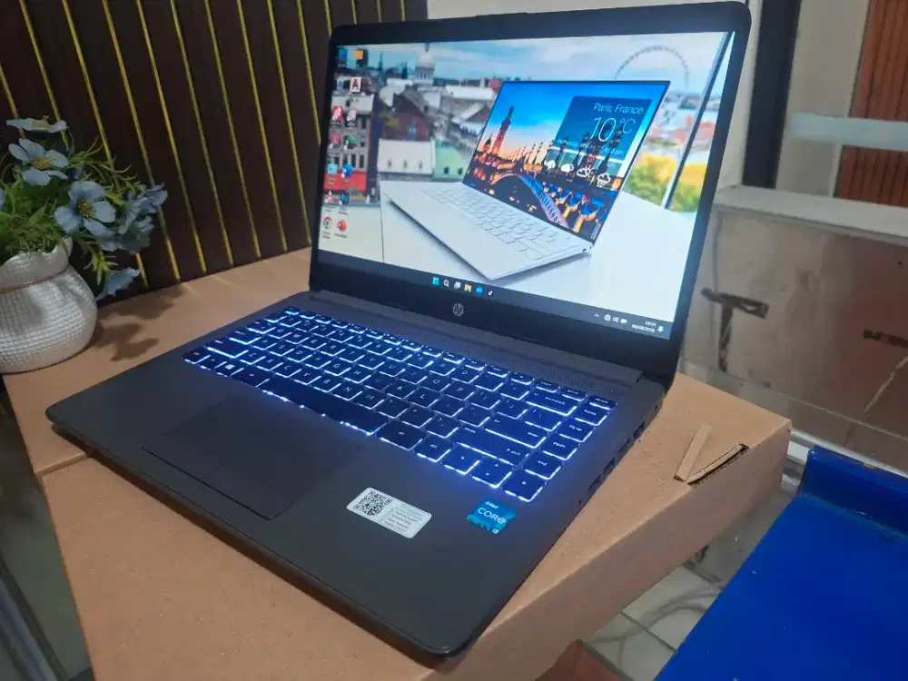 Laptop hp
Ram 8
Ssd 256
Layar 14 inch 
Intel core i3 gen11
