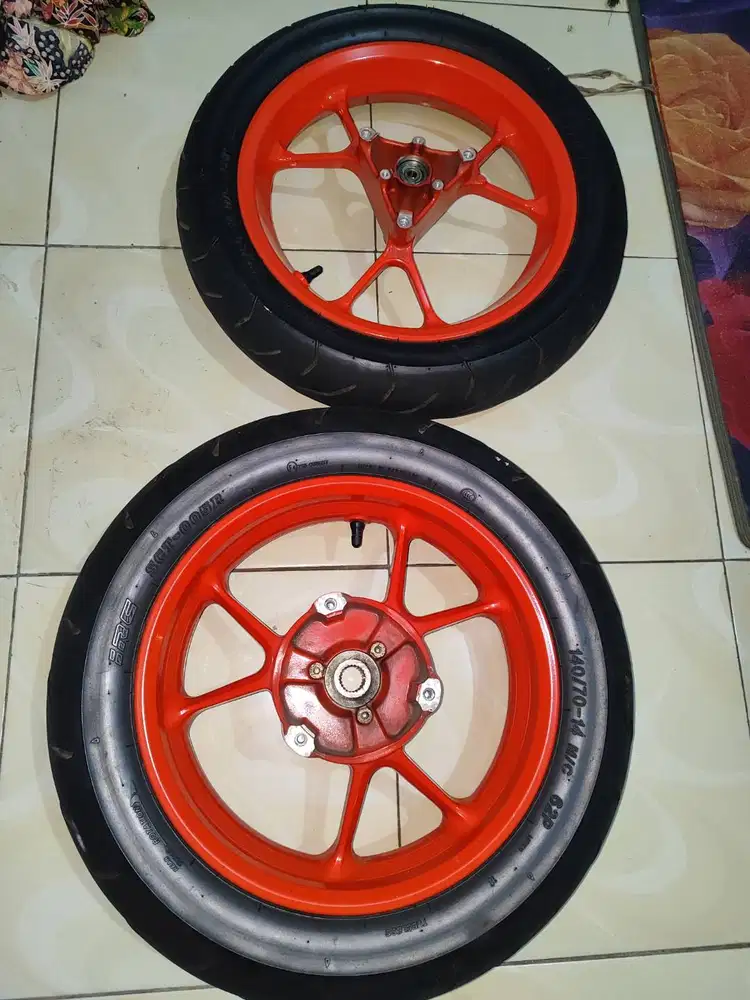 DIJUAL VELG ORIGINAL YAMAHA AEROX ALPHA  Kondisi: • Original Yamaha