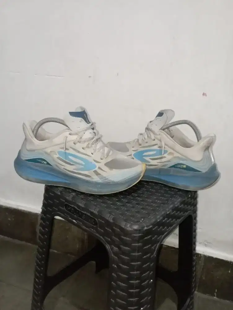 sepatu running nineteen