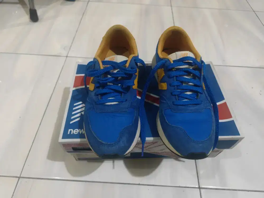 Sepatu new balance size 42