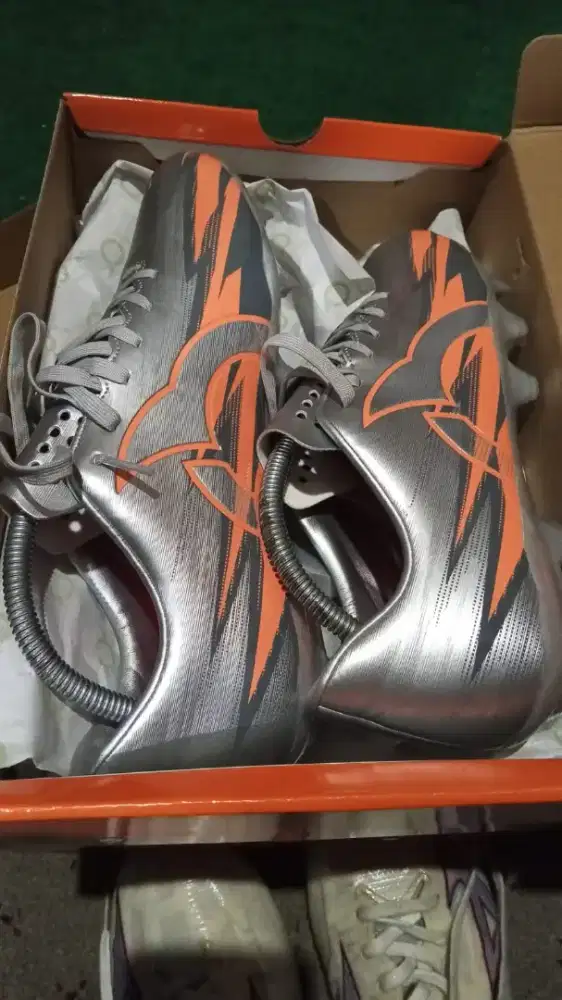 Sepatu bola ortus no 41