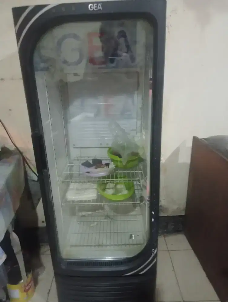 Kulkas kaca Cokies merk GEA 3 Rak