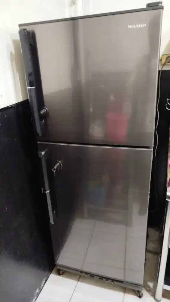 Kulkas Sharp 2pintu SJ-246GC Refrigerator