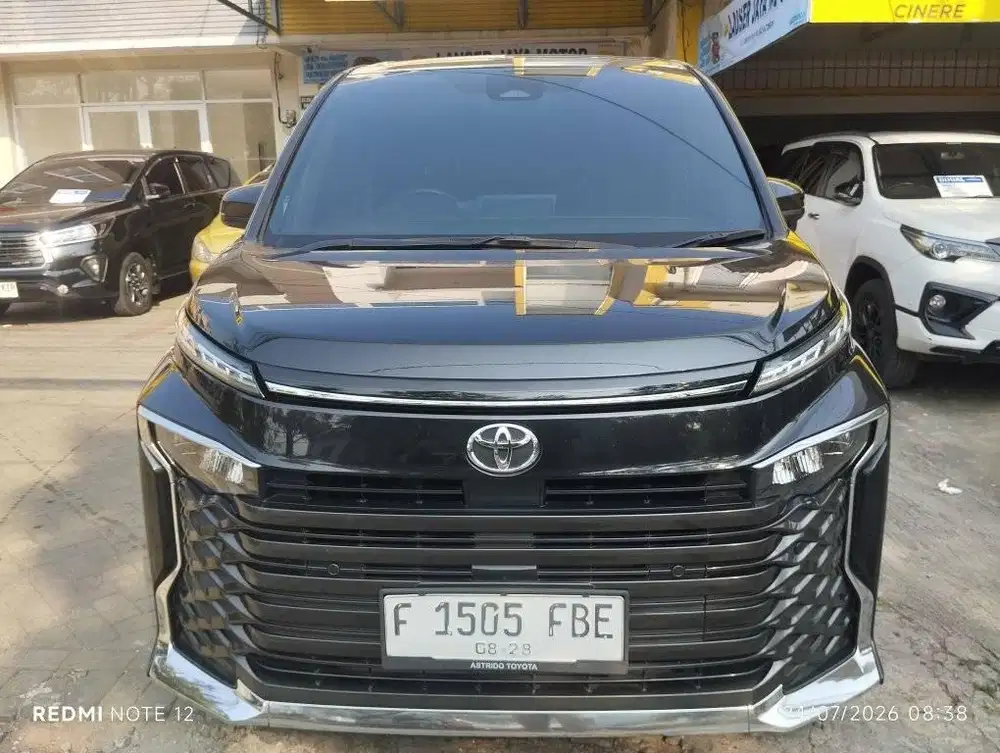 Toyota Voxy 2.0 A/T 2023