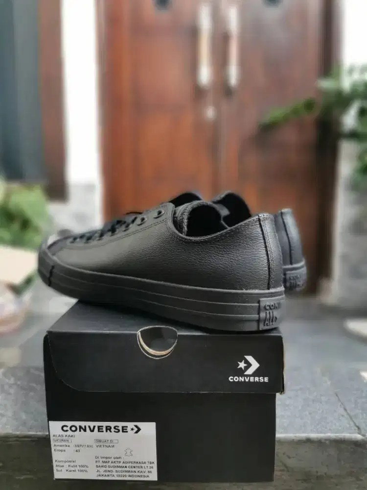 Sepatu converse kulit original resmi 100%