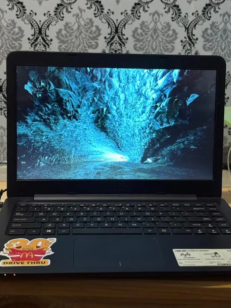 ASUS E402Y 256GB