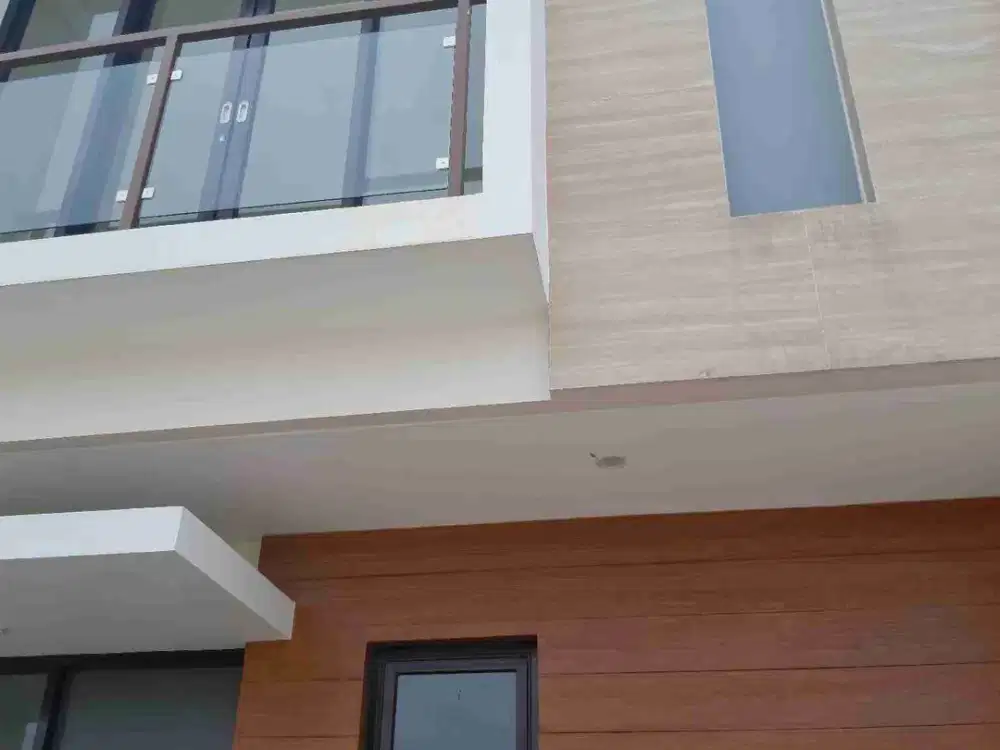 Rumah 2 lantai , 1 unit ready , dekat wiyung