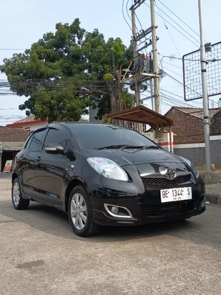 YARIS E MATIC 2010