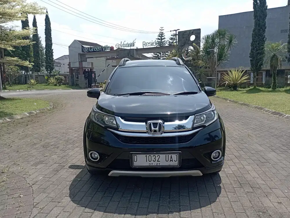 Honda BR-V e FRESTIGE matic 2017 DP 10 jt