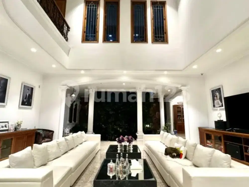 Rumah Mewah Classic di Permata Buana