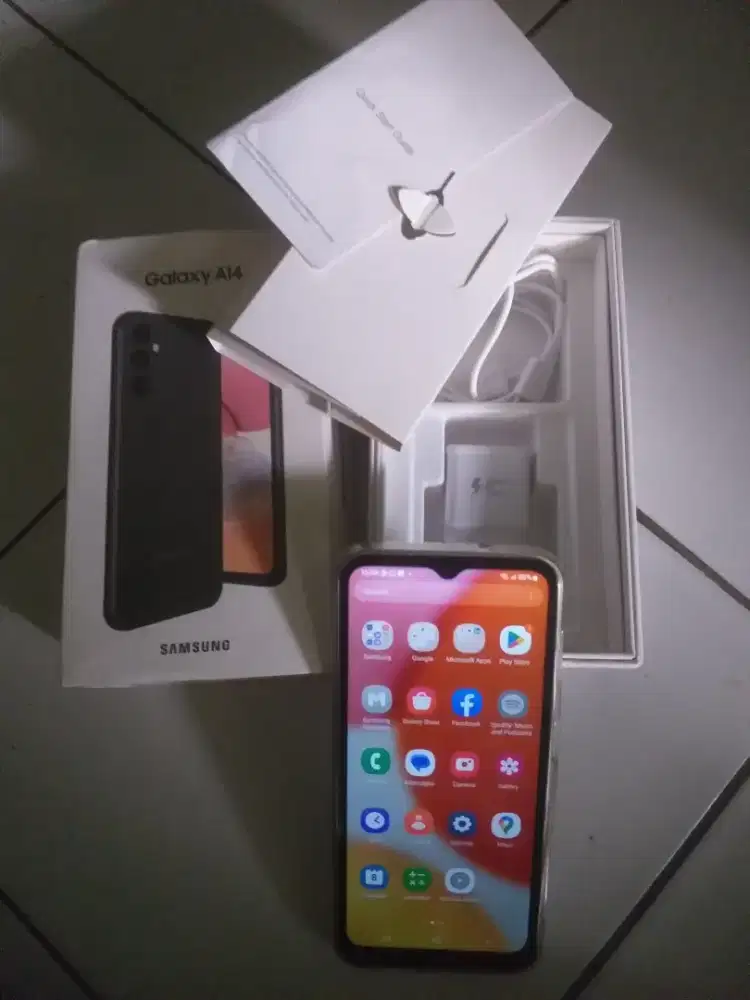 Hp samsung galaxy A14 ram 6/128 blm setahun
