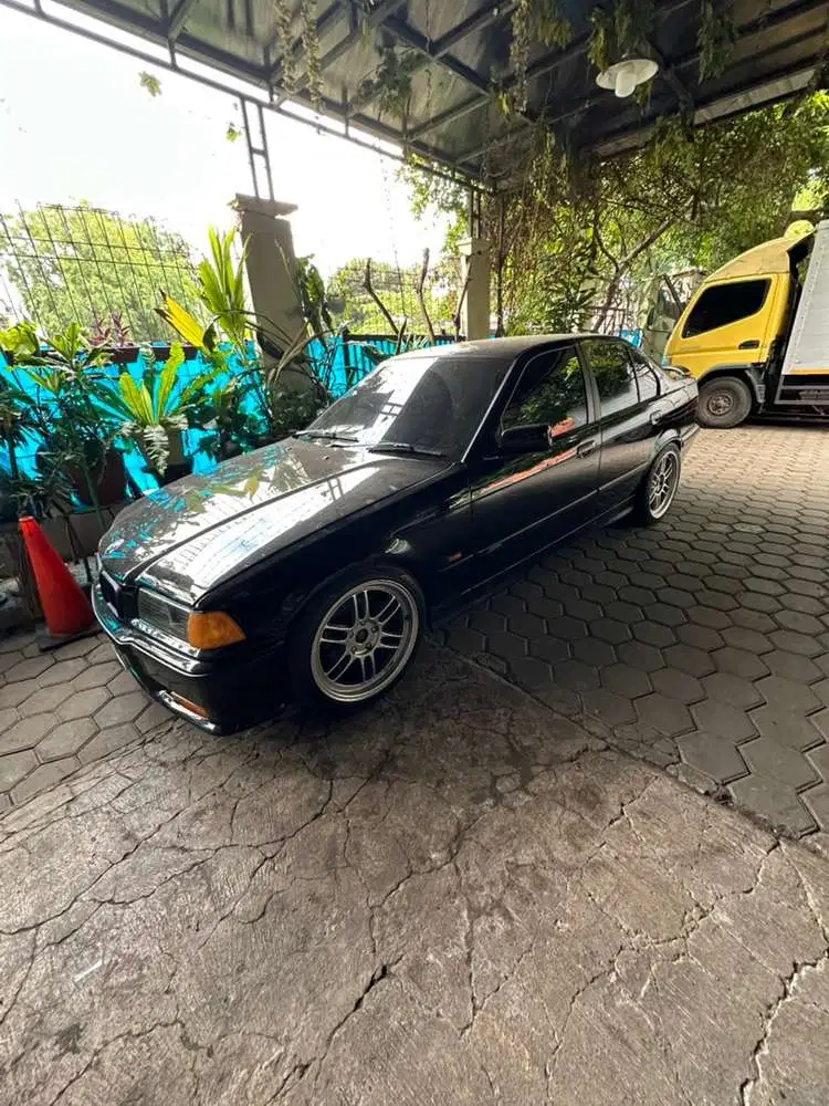 BMW 320i 1996 Bensin