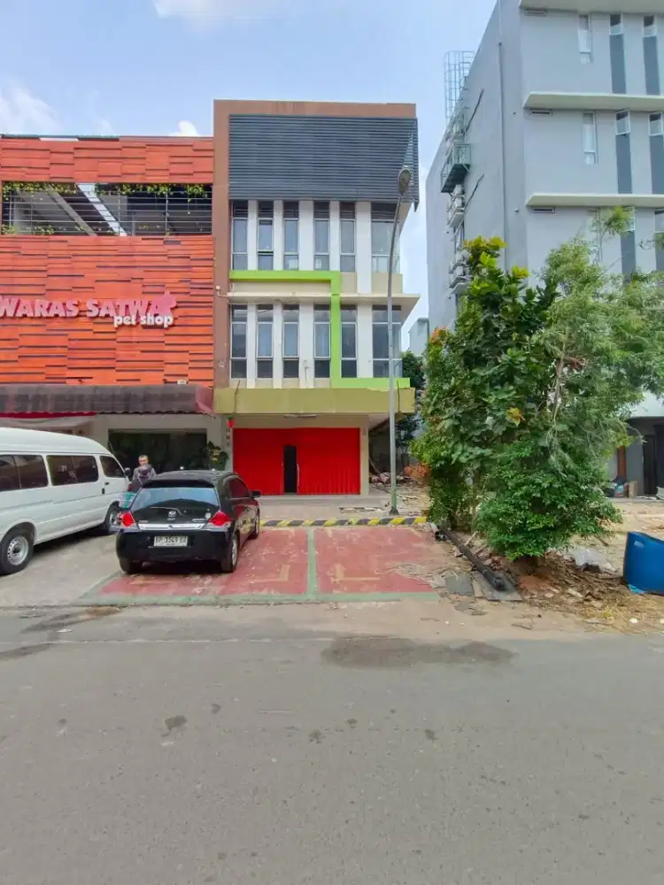 DIJUAL Ruko Hook 3.5 Lantai  OCEANIC BLISS Cluster Oriental putih