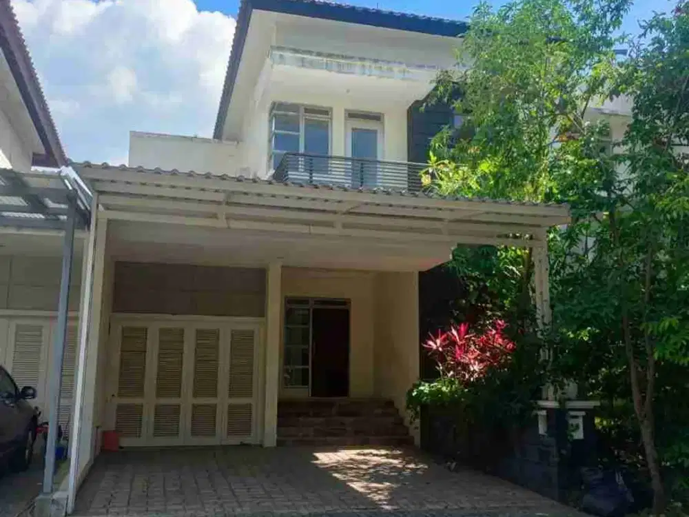 Rumah Bagus Terawat dekat danau di Cluster Kota Baru Parahyangan