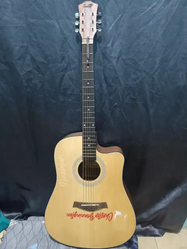 Gitar akustik merk Cowboy