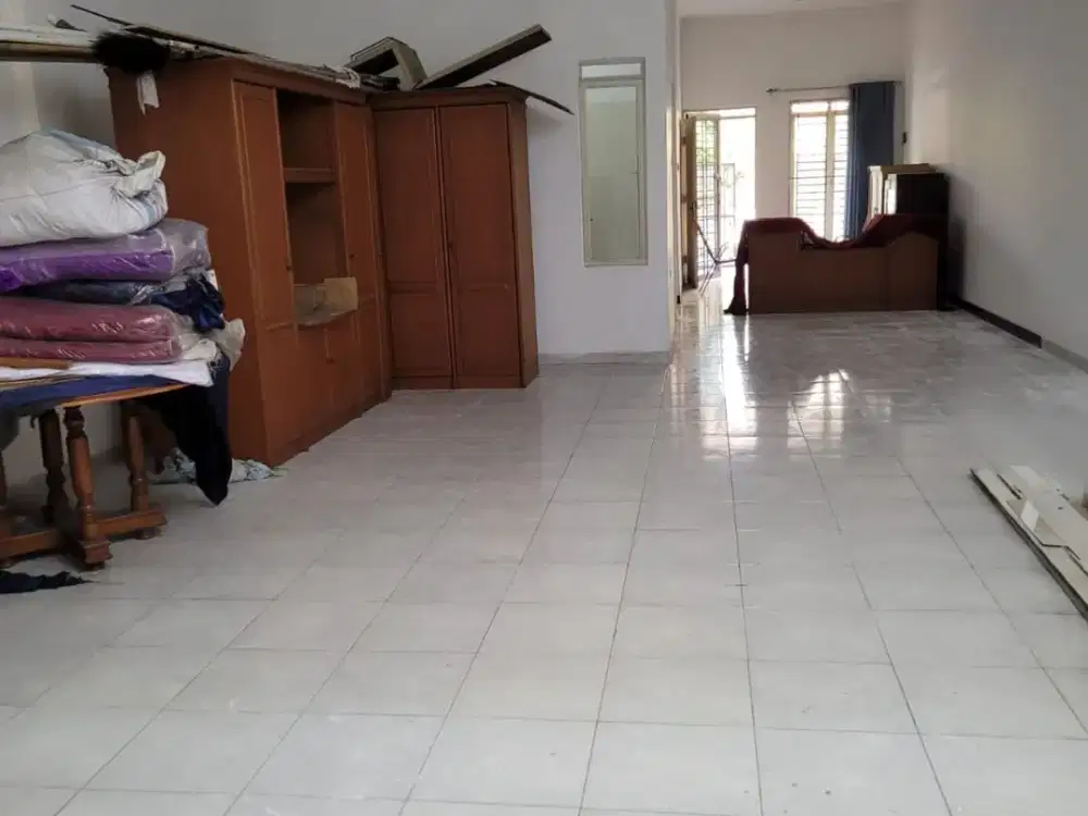 Rumah Aman Nyaman Siap Huni Strategis di Taman Kopo Indah 3