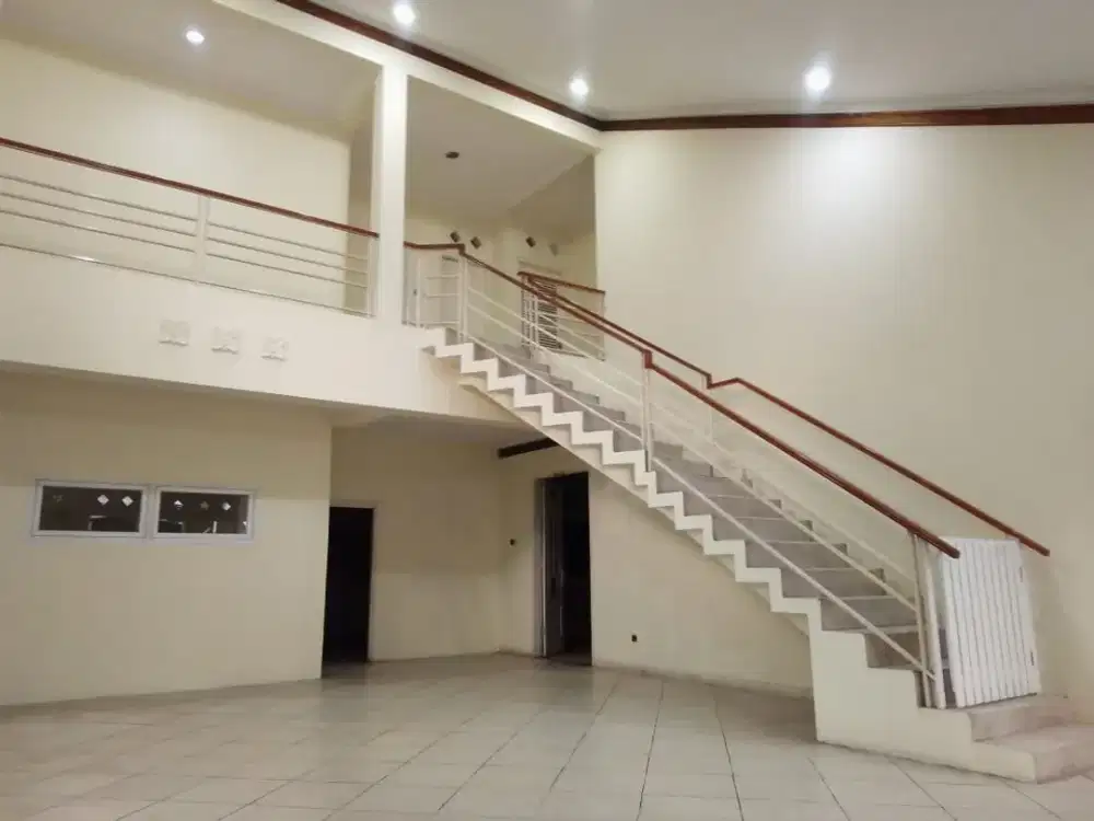Rumah dan Ruang Usaha Strategis di Area Turangga Buahbatu