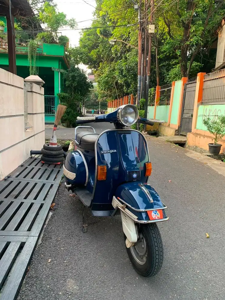 Vespa P 150 XE.