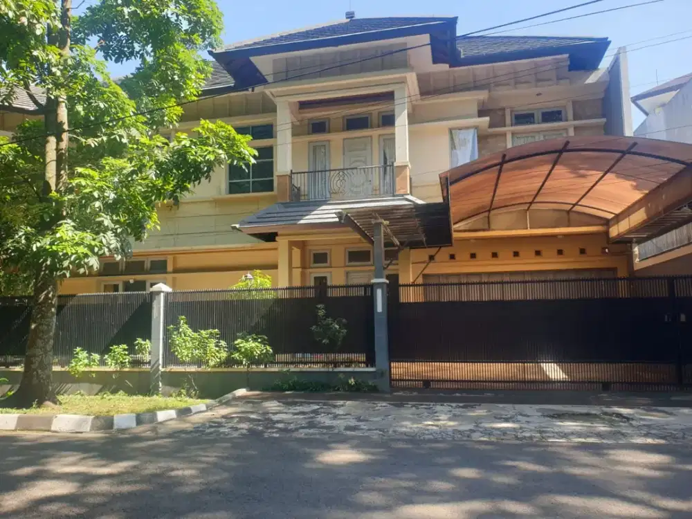 Rumah Besar 2 Lantai Siap Huni di Sayap Dago Bandung