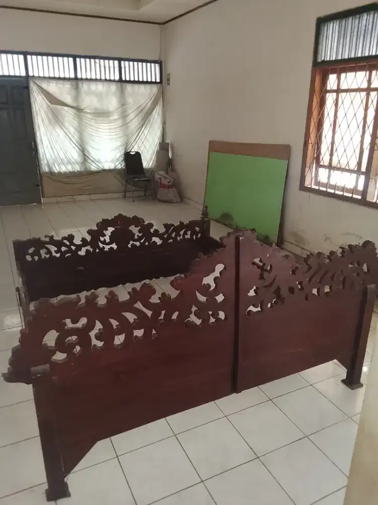 TEMPAT TIDUR KAYU JATI
