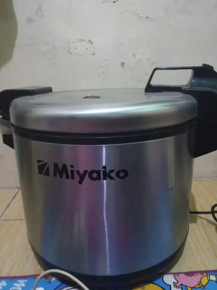 Pemanas nasi miyako